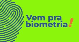 Banner retangular na cor azul. Sobre a parte azul, está escrita a frase 'A biometria voltou'.