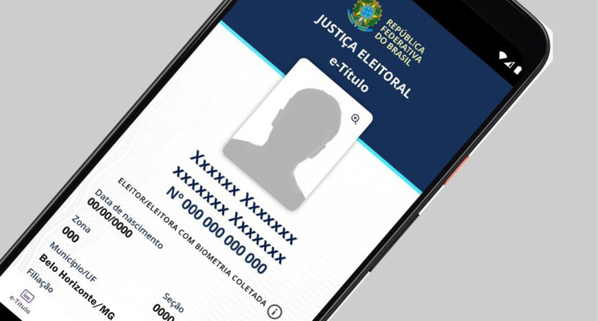 Banner com desenho de um celular, em cuja se tela se vê o aplicativo e-Título.