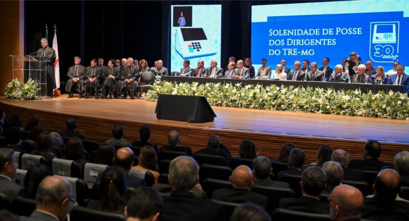 Desembargador Carlos Henrique Perpétuo Braga durante discurso