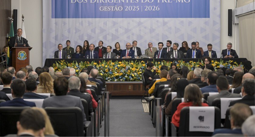 Desembargador Júlio Lorens discursa durante solenidade de posse