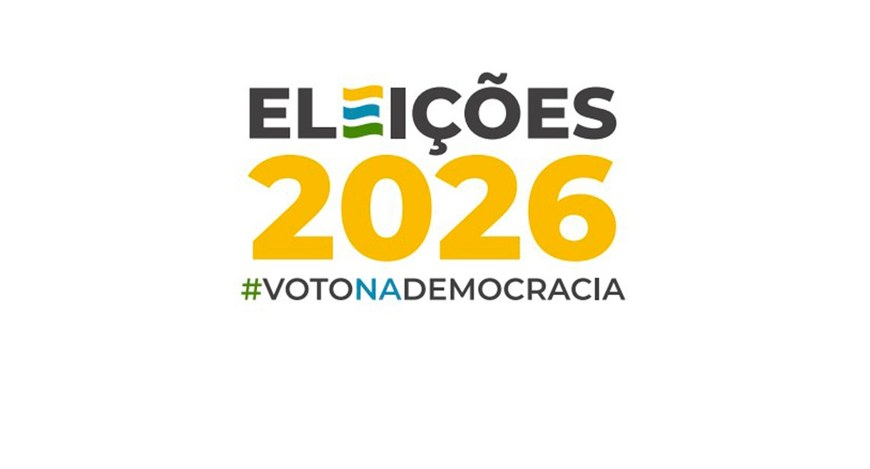 Banner branco. Ao centro, a inscrição Eleições 2026, sendo que o segundo E é composto por três t...
