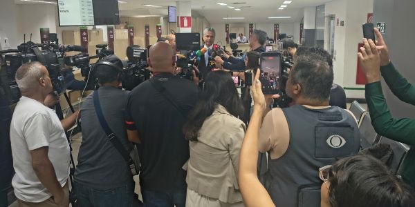Ação UAI - urna eletrônica e colinha