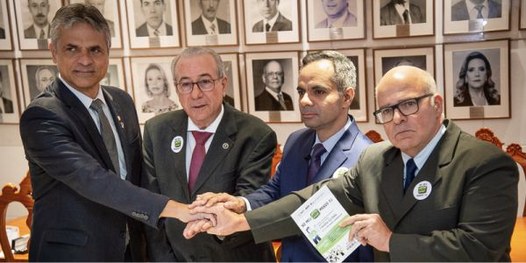 Foto do des. Carlos Henrique Perpétuo Braga, des. Sebastião Geraldo de Oliveira, procurador Max ...