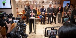 Foto mostra o des. Sebastião Geraldo de Oliveira, presidente do TRT-MG, durante discurso. Atrás ...