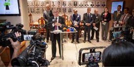 Foto mostra o des. Sebastião Geraldo de Oliveira, presidente do TRT-MG, durante discurso. Atrás ...