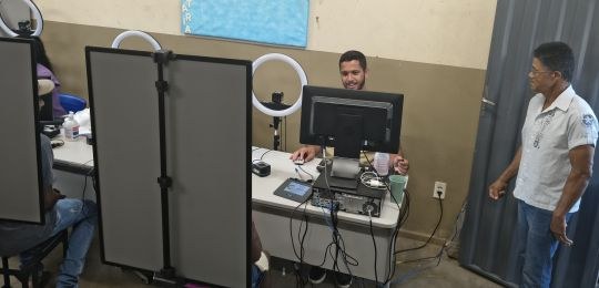 Cacique Agenor observa o atendimento aos indígenas