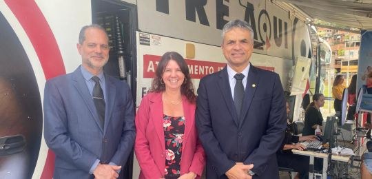 Caravana da Biometria - Ipaba Foto mostra o desembargador Júlio César Lorens (presidente do TRE-MG), Cassiana Viana (diretora-...