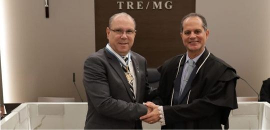 Marcelo Souza e Silva, presidente da CDL-BH, e desembargador Júlio César Lorens, presidente do T...