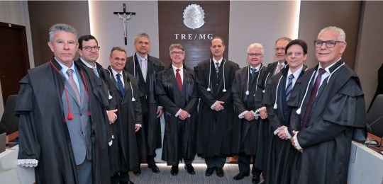 Desembargador Carlos Henrique Perpétuo Braga, juiz Carlos Donizetti e desembargador Júlio César ...