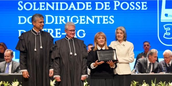 Des. Carlos Henrique, des. Sálvio Chaves, Vasyliki Meirelles e ministra Cármen Lúcia