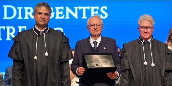 Des. Carlos Henrique, ministro Carlos Velloso e des. Sálvio Chaves
