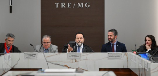 Desembargador Júlio César Lorens, procurador José Jairo Gomes e desembargador Ramom Tácio