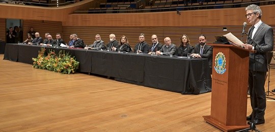 Governador Romeu Zema discursa durante solenidade de diplomação