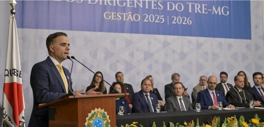 Desembargador Ramom Tácio durante discurso
