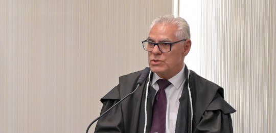 Desembargador Carlos Henrique Perpétuo Braga, juiz Carlos Donizetti e desembargador Júlio César ...