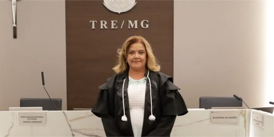 Foto da juíza Cláudia Helena Batista
