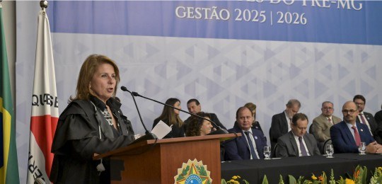 Desembargador Ramom Tácio durante discurso