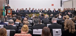 Des. Octavio Boccalini durante discurso, com plateia em primeiro plano