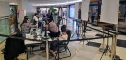 Foto mostra guichês de atendimento instalados no Shopping Cidade.