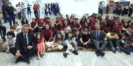 Foto mostra o desembargador Carlos Henrique Perpétuo Braga e a ministra Cármen Lúcia sentados no...