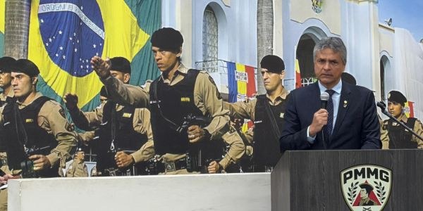 Presidente do TRE-MG durante reunião do GIS