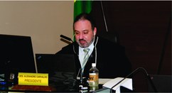 Foto do desembargador Alexandre Victor de Carvalho, presidente do TRE-MG, durante sessão da Cort...