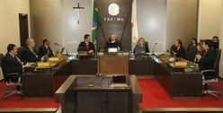 TRE-MG Abertura da sessão da corte para o segundo turno das eleições 2014. Foto: Cláudia Ramos