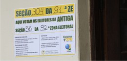 TRE-MG Cartaz de identificação de mudança de zonas eleitorais. Foto: Cláudia Ramos / CCS / TRE-MG