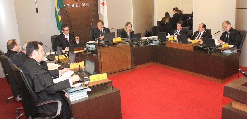 TRE-MG sessão da corte presidida pelo desembargador Geraldo Domingos Coelho. Foto: Cláudia Ramos...