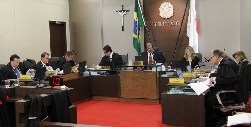 TRE-MG corte Desembargador Paulo Cesar Dias 2 TRE-MG Sessão de corte com o presidente Desembargador Paulo Cesar Dias - Foto: Cláudia Ramos - C...