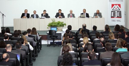 TRE-MG curso de formação dos novos juízes do TJMG - foto: Cláudia Ramos - ASCOM/TRE-MG