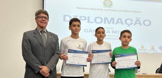 Foto da diplomação CAMIR 2025, homenagem aos mesários