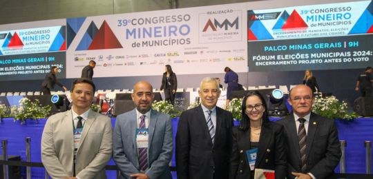 Foto com os integrantes do TRE no encerramento do Projeto Antes do Voto 2024