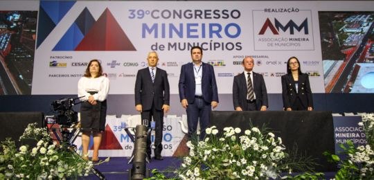 Foto com os participantes do TRE-MG no Congresso de Municípios Mineiros