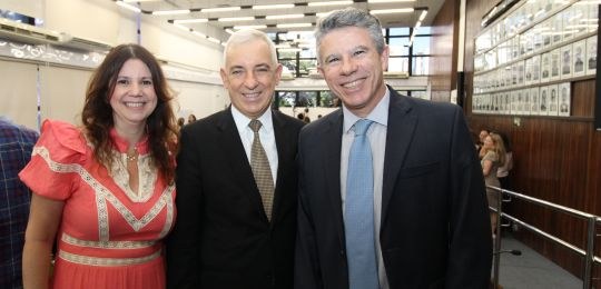 Foto com a DG, Cassiana Viana, o desembargador presidente Octavio Boccalini e o PRE  José Jairo ...