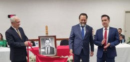 Foto da homenagem ao presidente do TRE feita pela Comarca de Curvelo