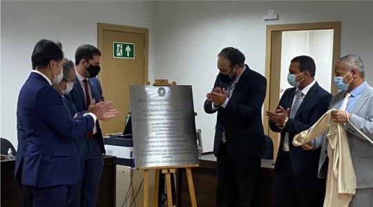 Autoridades descerram placa de inauguração da 63ª ZE.