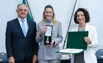 Entrega da medalha do mérito eleitoral para a ministra Maria Cláudia 