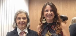 Foto da Ministra Carmen Lucia com Cassiana