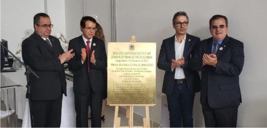 Desembargadores Nelson Missias e Pedro Bernardes, governador Romeu Zema e desembargador Rogério ...