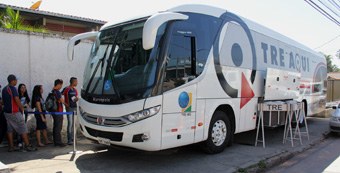 TRE-MG se liga 16 na escola onibus TRE-MG Se Liga 16 ônibus na Escola Estadual Três Poderes - foto: Cláudia Ramos - ASCOM/TRE-MG