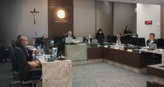 Foto da Corte Eleitoral na sessão de julgamento do dia 22 de março de 2022.
