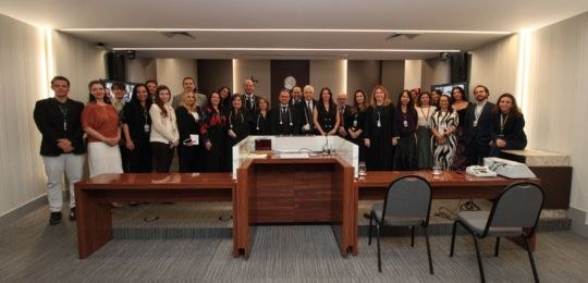 Foto dos participantes da sessão de despedida do desembargador Octavio Boccalini no TRE