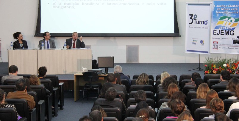 TRE-MG terceiro turno junho TRE-MG promove debate sobre obrigatoriedade do voto, dentro do Projeto Terceiro Turno. Foto: Clá...