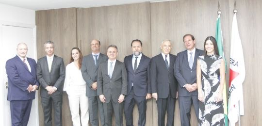 Foto com os representantes do TRE e ministro do CNJ, no Gabinete da Presidência