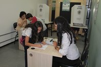 Estudantes votam em eleição simulada no projeto Trem da História do TRE-MG