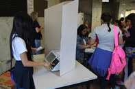 Estudantes votam no projeto Trem da História do TRE-MG