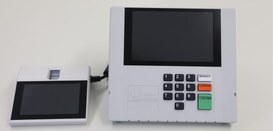 Foto da urna eletrônica modelo 2022, com terminal do mesário do lado esquerdo.