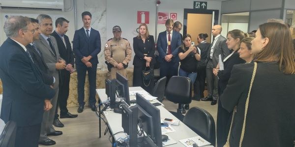 Visita comitiva europeia ao TRE-MG