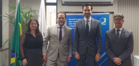 Na foto estão Sandra Freire, o desembargador Ramom Tácio, o deputado Tadeu Leite e o juiz Carlos...